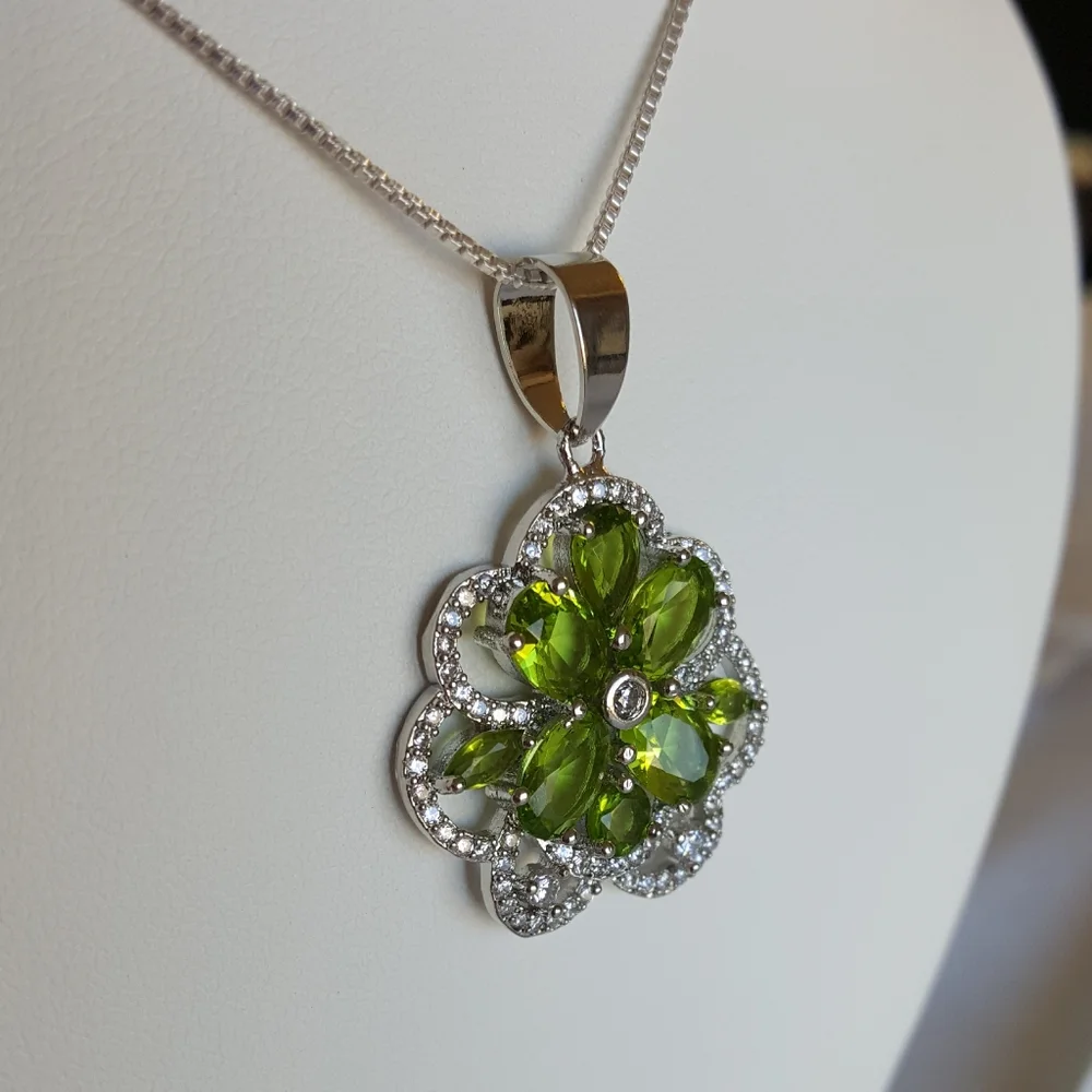 Peridot Green Zircon Pendant - Picture 7 of 9